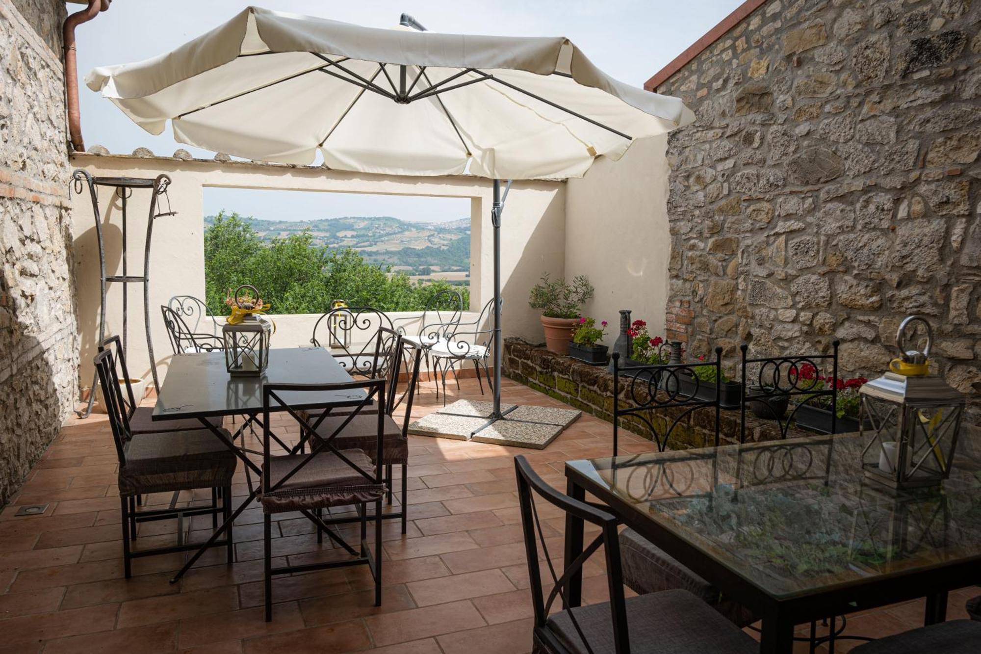 Gasthaus Country Relais La Torretta Baronale San Giorgio del Sannio Exterior foto
