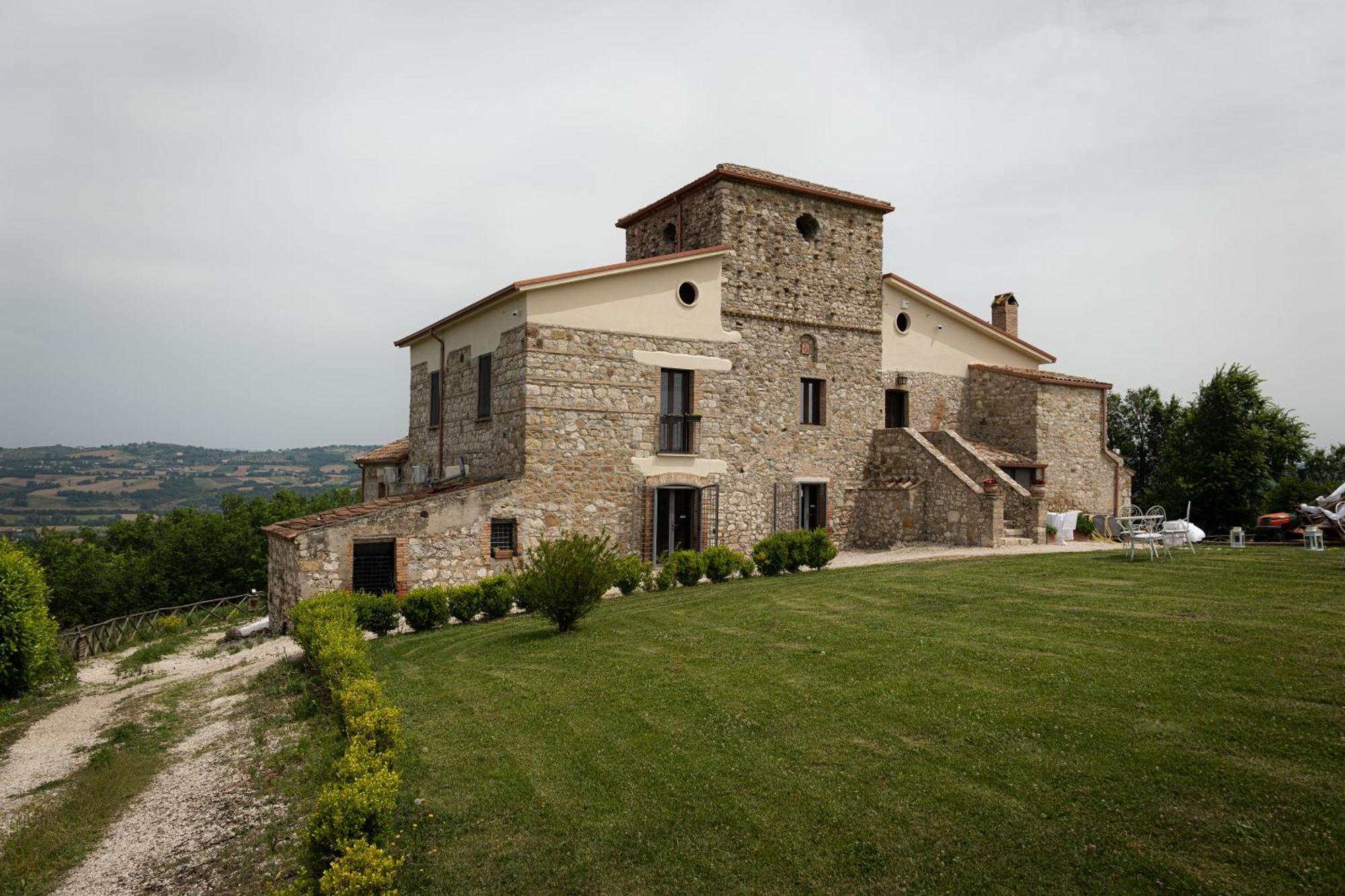 Gasthaus Country Relais La Torretta Baronale San Giorgio del Sannio Exterior foto